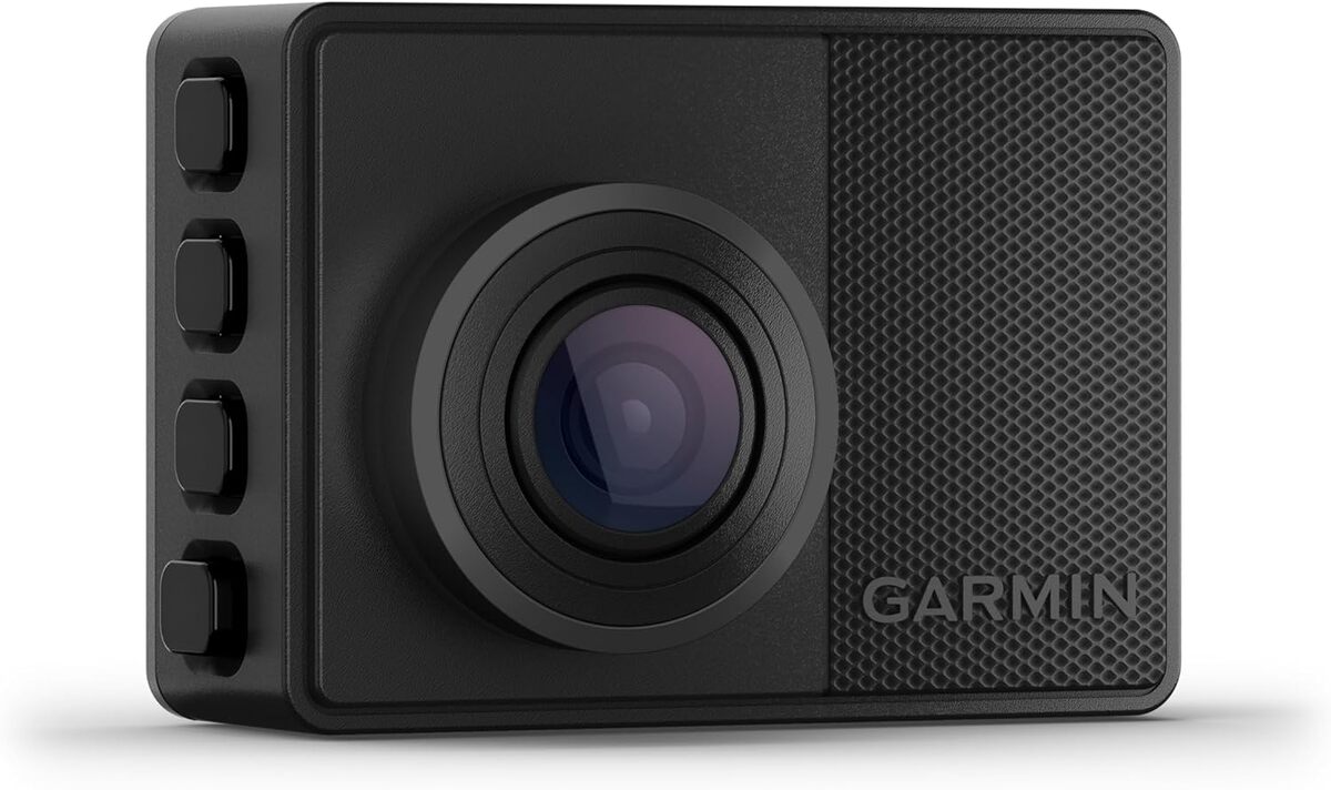 Test de la Garmin Dash Cam 67W : performance et sécurité avec un large angle de vue