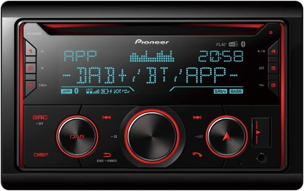 Test de l'autoradio Pioneer FH-S820DAB : connectivité moderne et polyvalence