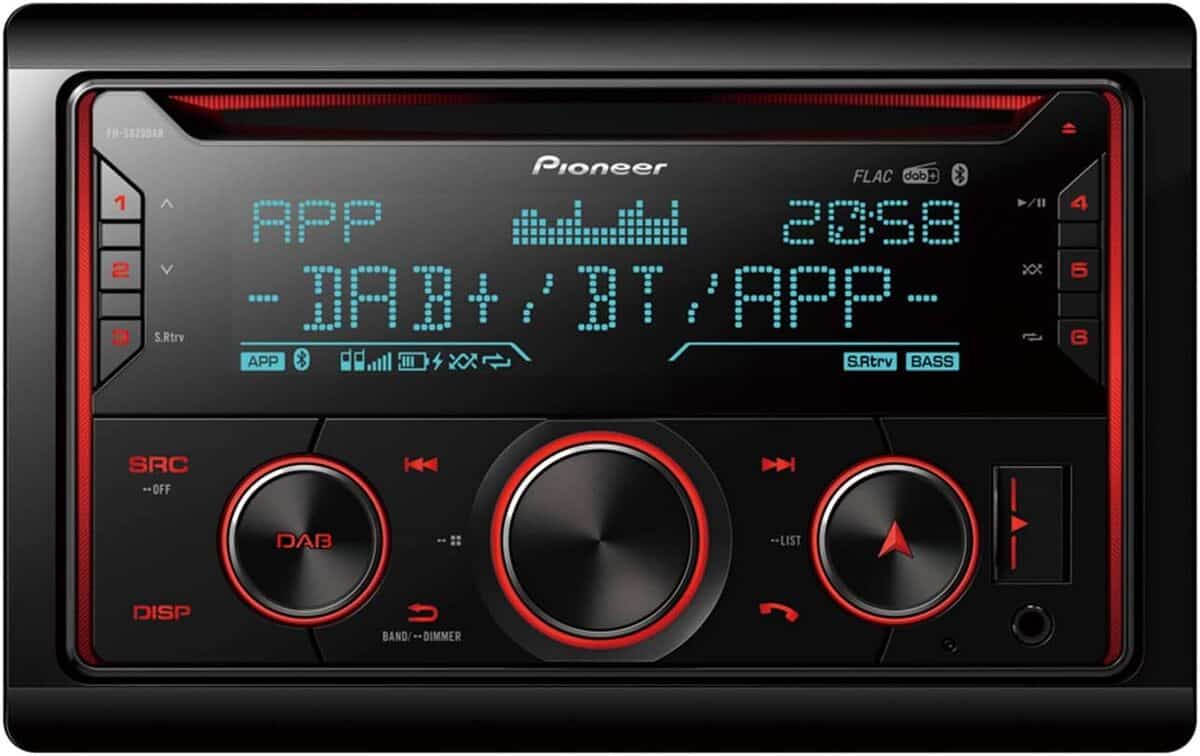 Test de l'autoradio Pioneer FH-S820DAB : connectivité moderne et polyvalence
