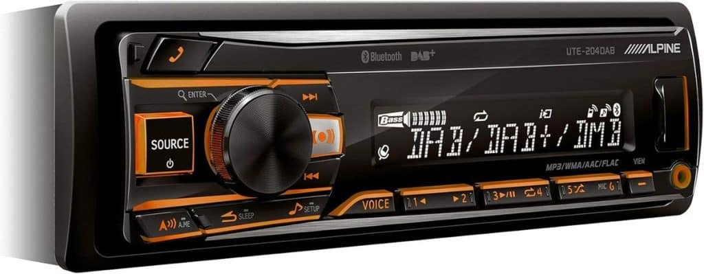 Test de l'autoradio Alpine UTE-204DAB : polyvalence et connectivité