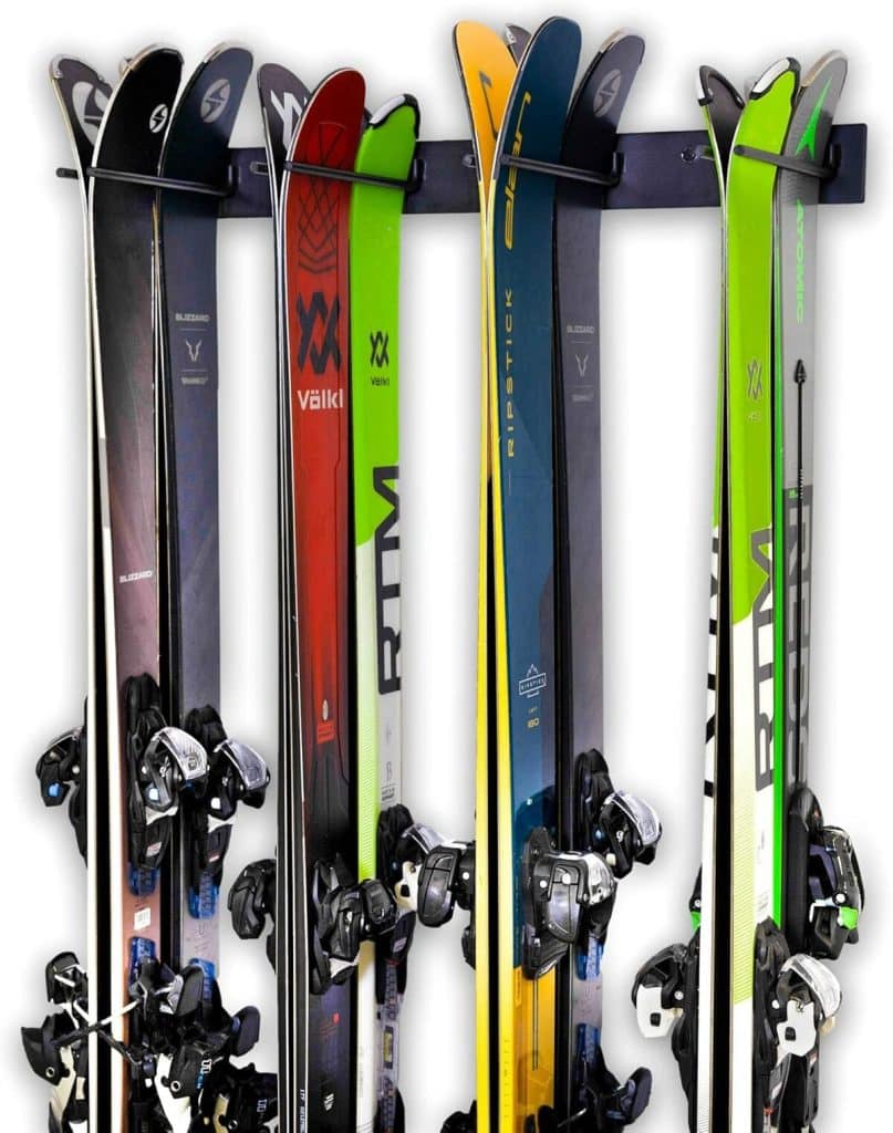 Test du support mural StoreYourBoard : 8 paires de skis bien rangées