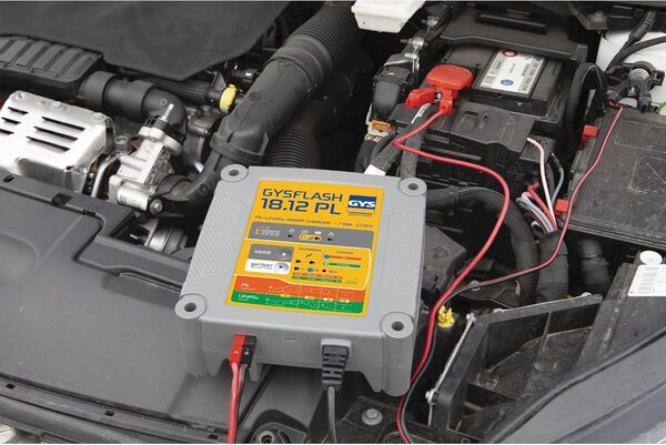 GYS, GYSFLASH 18.12 PL,Chargeur de Batterie Intelligent Plomb (AGM, Gel...)& Lithium (LiFePO4), 7A/12A/18A, Véhicules 12V (Voiture, Camping-Car, Bateau), Maintien de Charge Sécurisé, Désulfatation