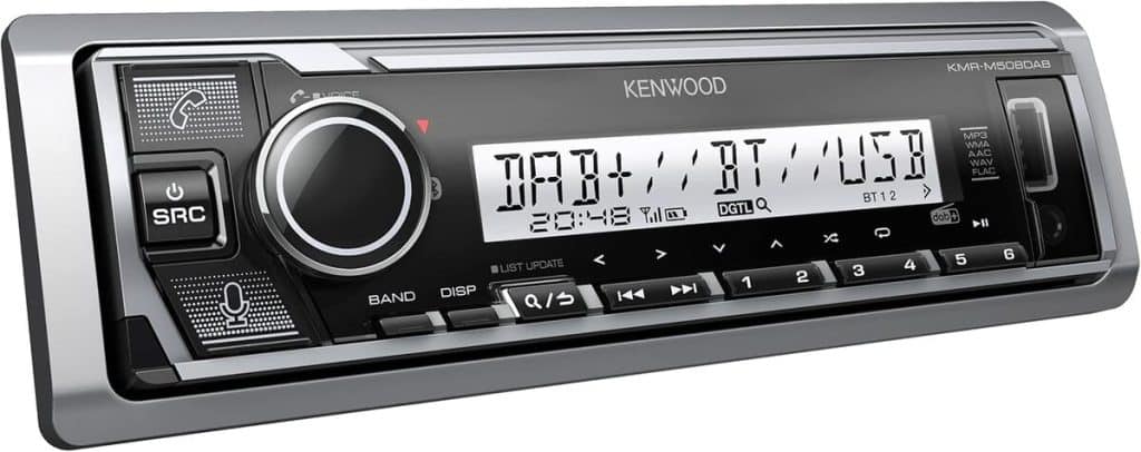 Test de l'autoradio Kenwood KMR-M508DAB : connectivité marine ultime