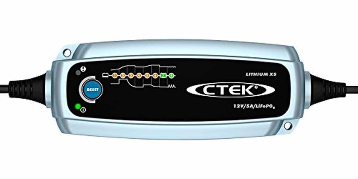 Test du chargeur CTEK Lithium XS : performance et intelligence