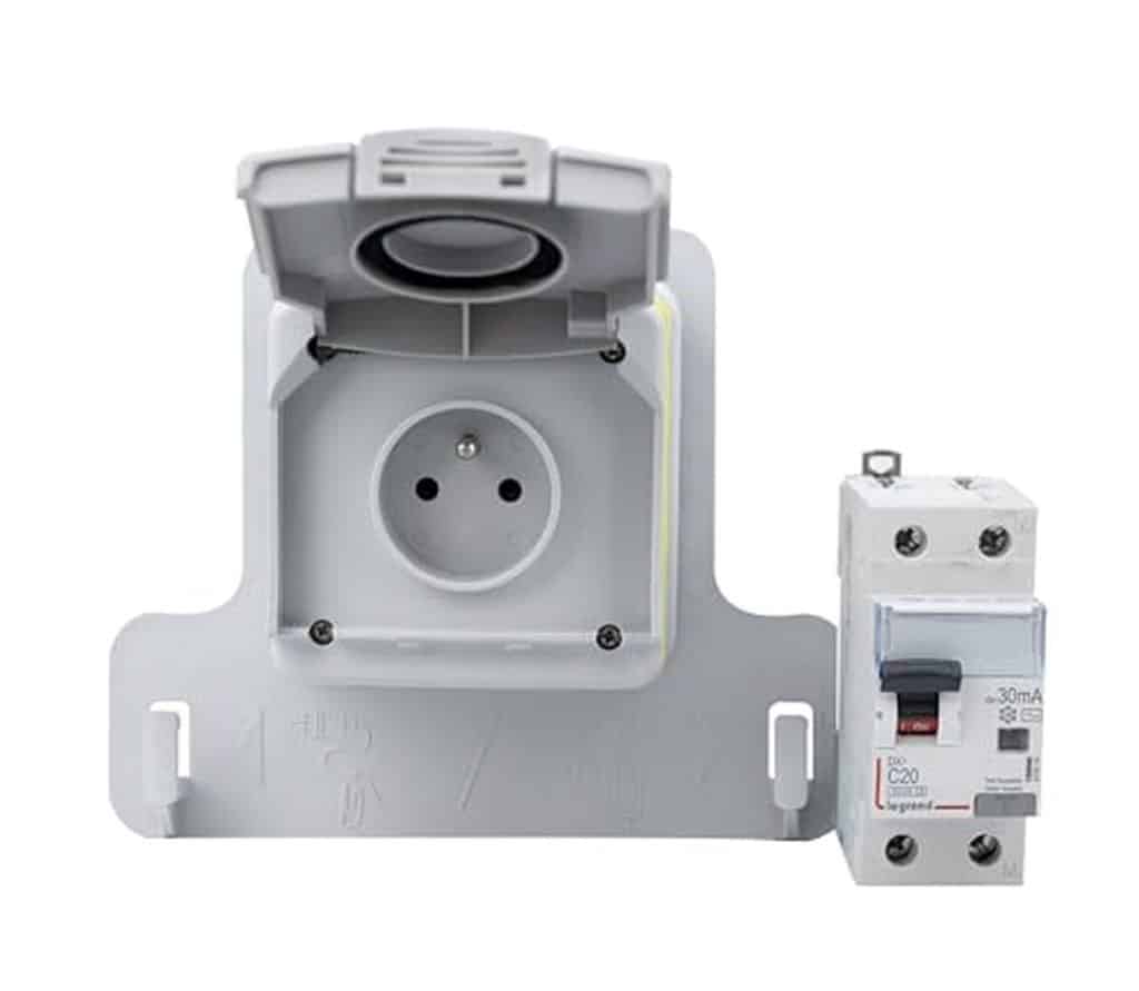 Test : prise de courant française Price +RCBO L20A IP54 pour véhicules électriques