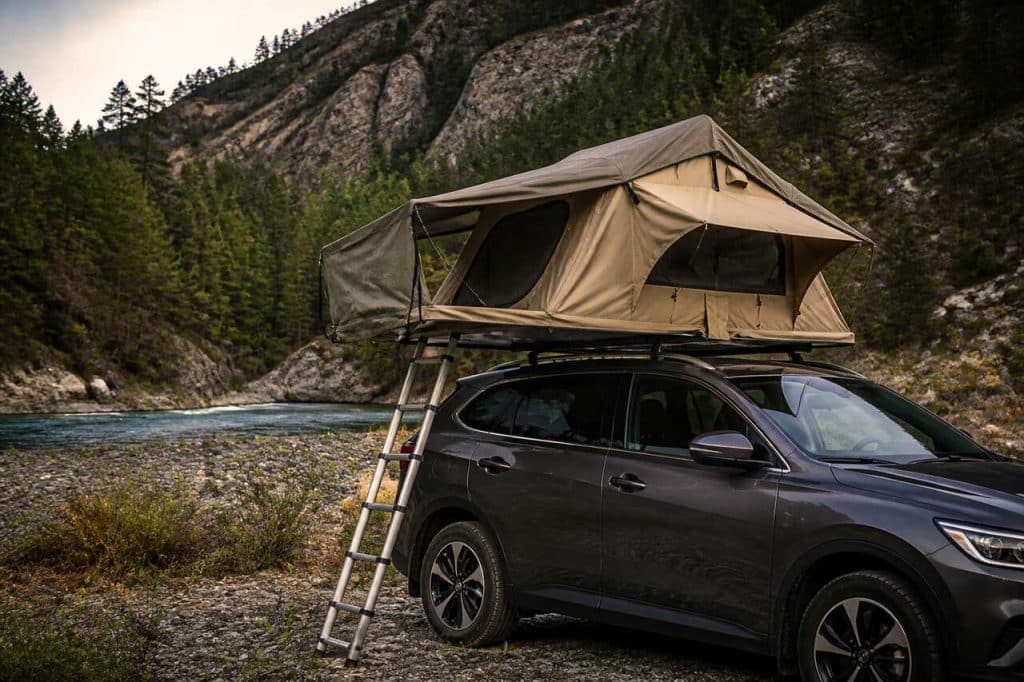 Zoom sur les tentes de toit pour voiture : guide et conseils