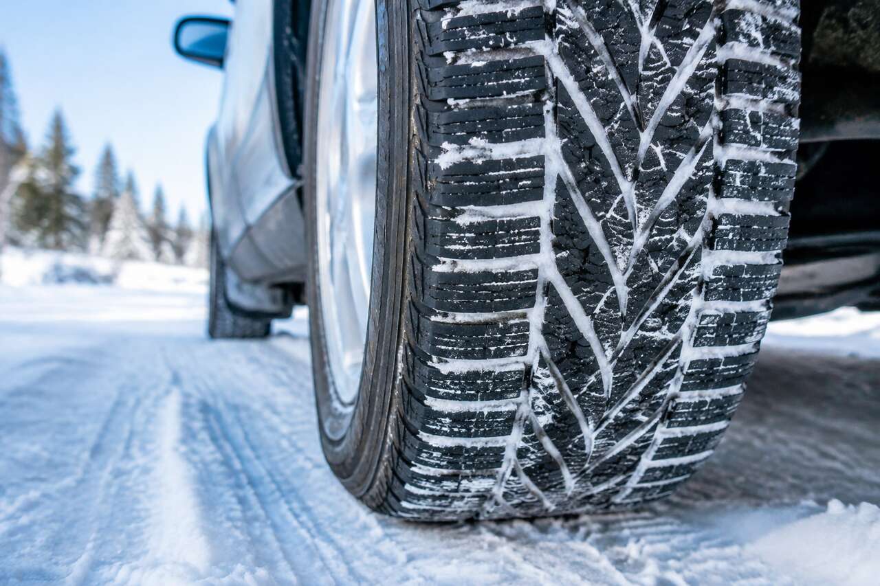 Pneus hiver : définition et différences avec pneus été et 4 saisons Pneus hiver : définition et différences avec pneus été et 4 saisons